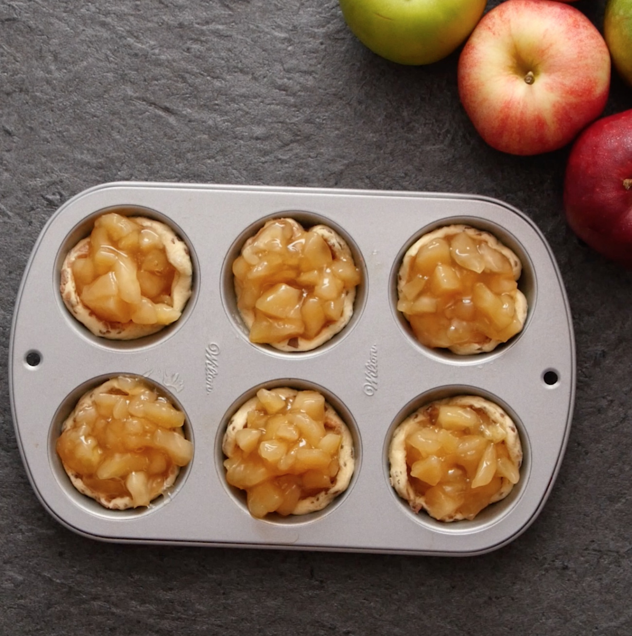 Cinnamon Roll Apple Pie Cups 12 Tomatoes