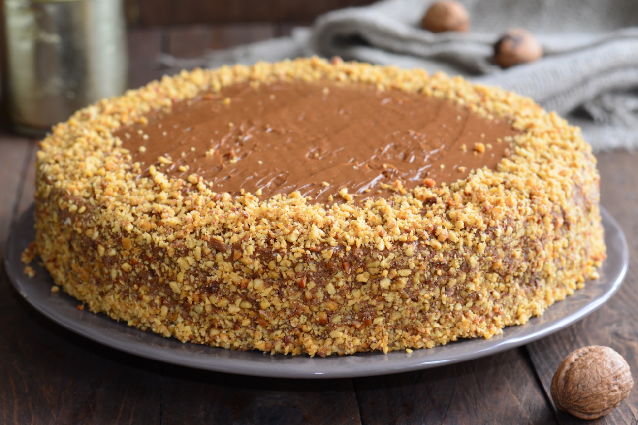 Chocolate Hazelnut Crunch Cake 12 Tomatoes