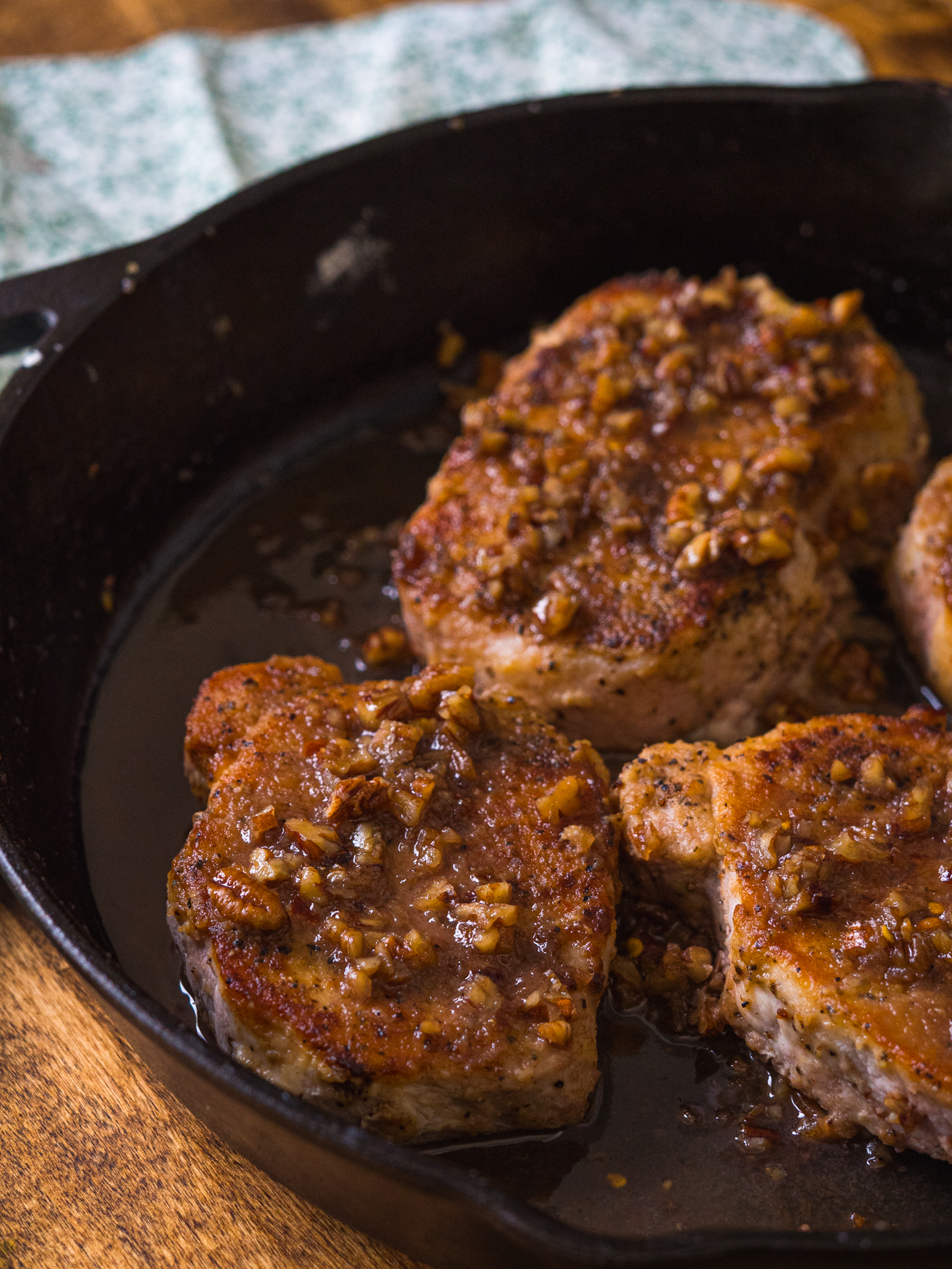 15Minute Honey Pecan Pork Chops Cooking Panda