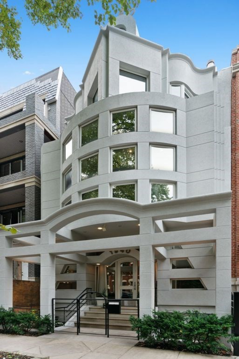 1980s mansion for sale in Chicago