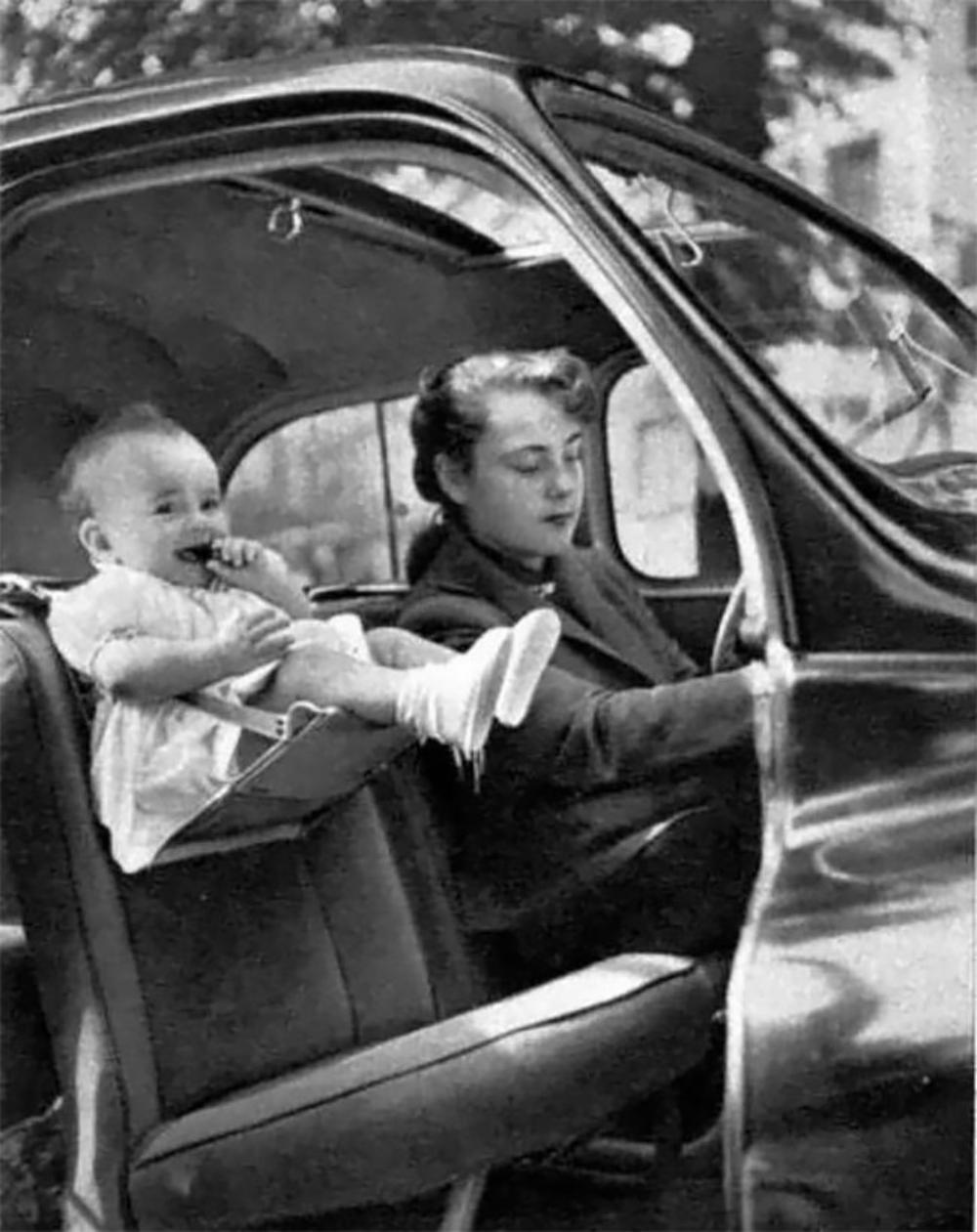 poor child car seat design from the 1950s