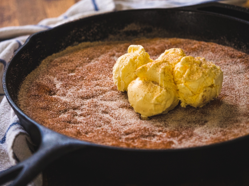 snickerdoodle skillet cake with ice cream
