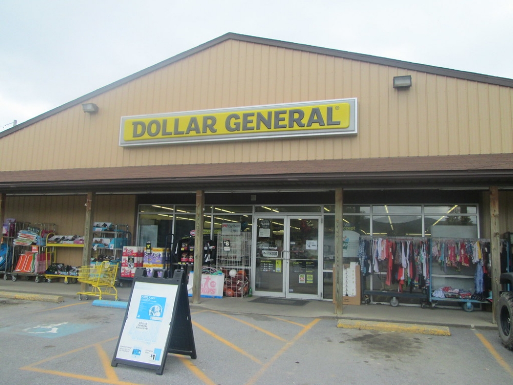 Dollar General Store exterior
