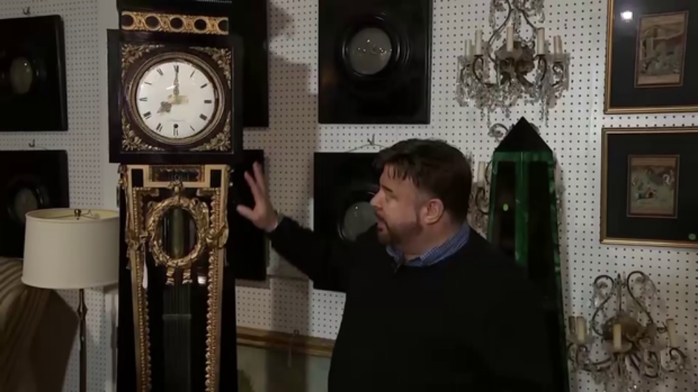 Frank Sinatra clock up for auction