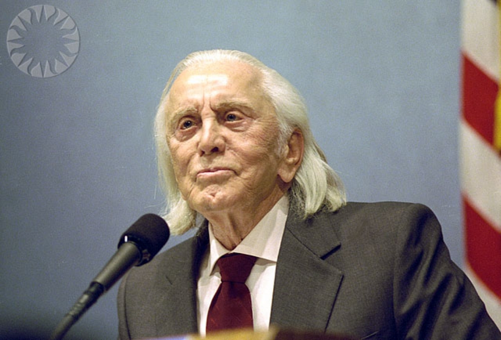 Actor Kirk Douglas speaking at the National Press Club about his book,