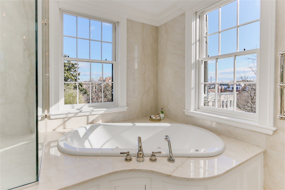 master bathroom in JFK's former DC home