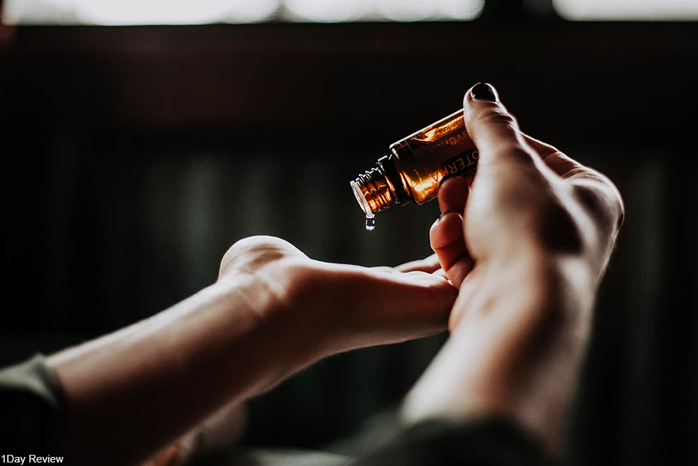 woman applying essential oil to her hands