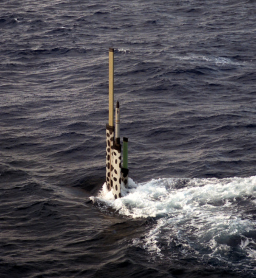 US Navy Nuclear Sub Gives A New Meaning to the Phrase "Threading the