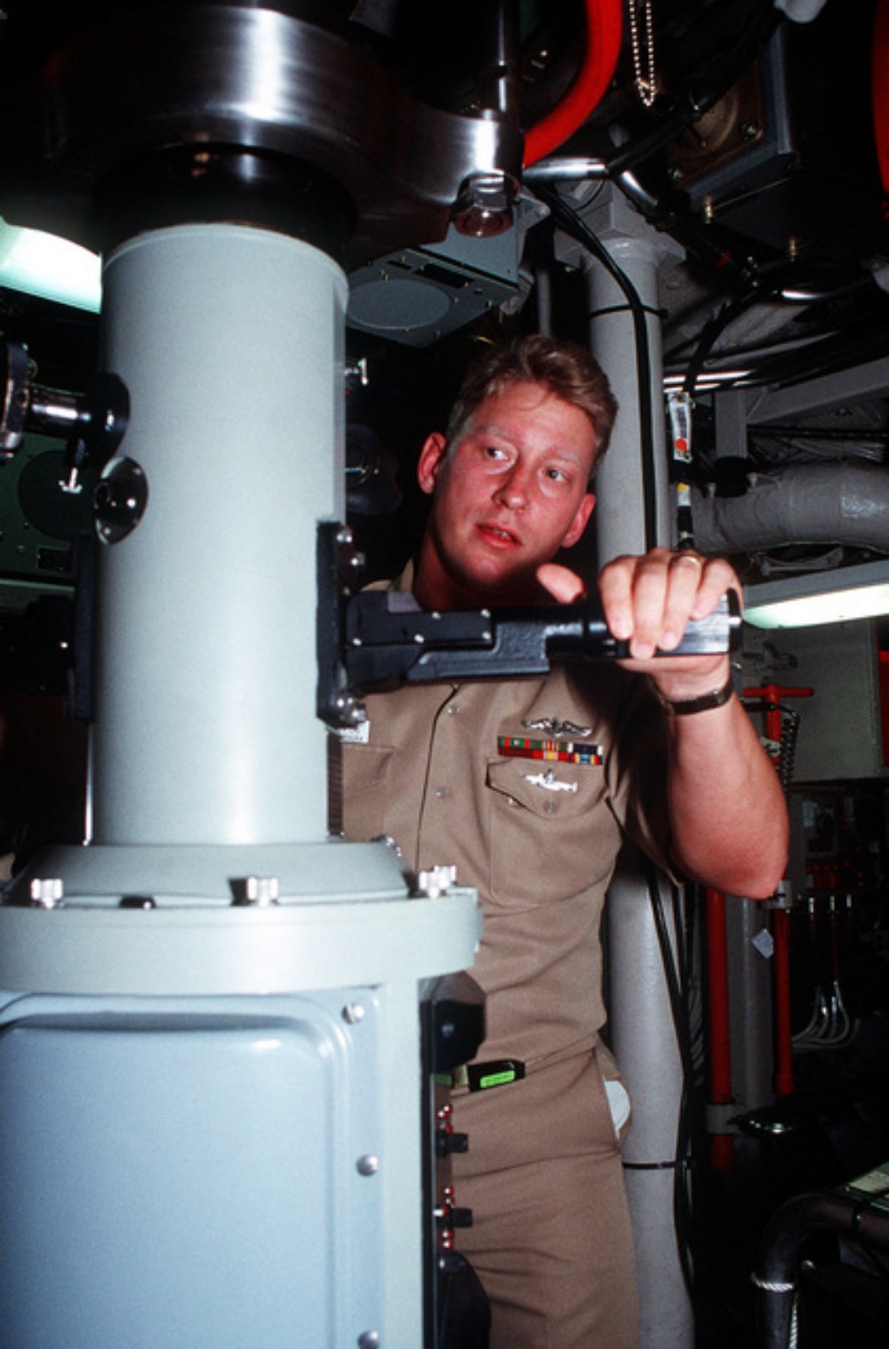 US Navy Nuclear Sub Gives A New Meaning to the Phrase "Threading the